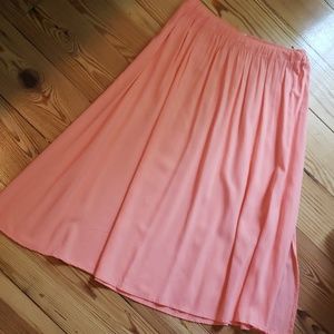 Hollister peachy pink skirt with side split